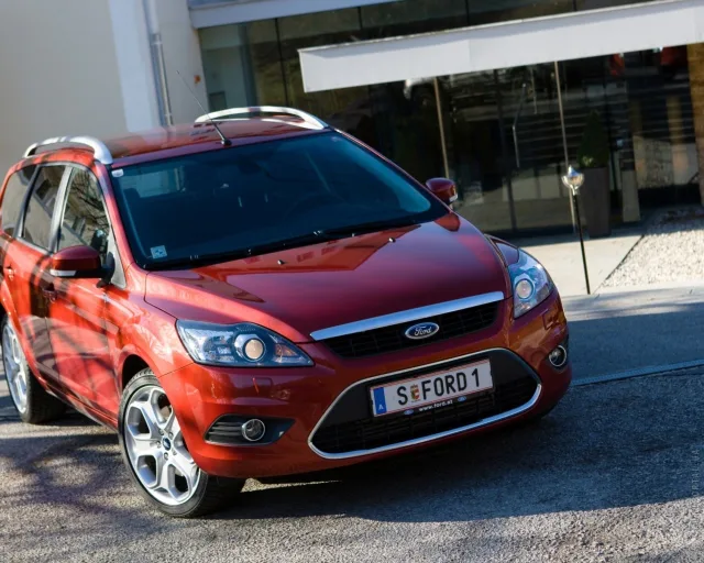 Ford Focus 1.6D MT Trend+ — 19