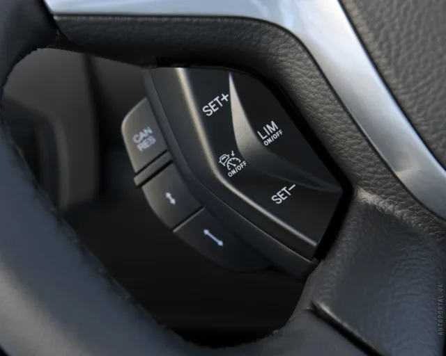 Ford Focus III 2013 sedan — 9