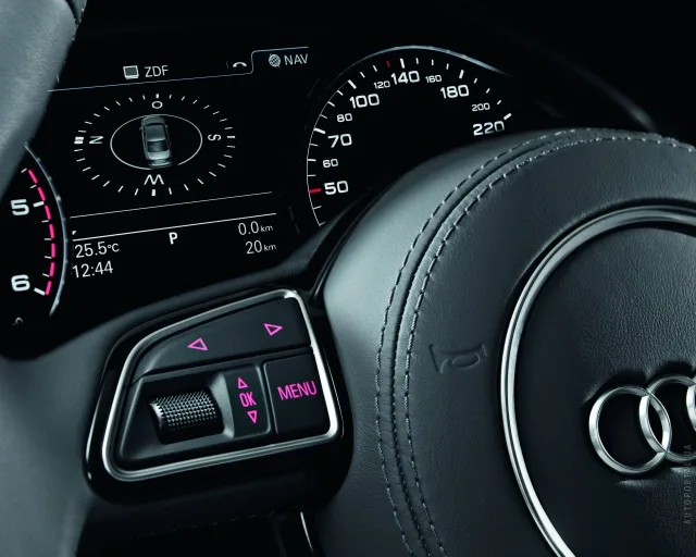 Audi A8 2010 седан — 7