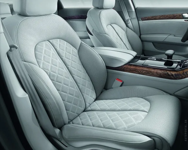 Audi A8 2010 седан — 23