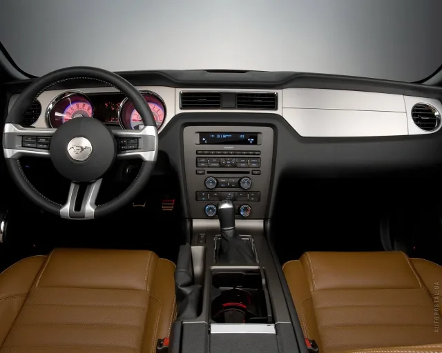 Ford Mustang 4.6 AT — 11