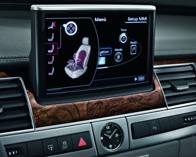 Audi A8 2010 седан — 22