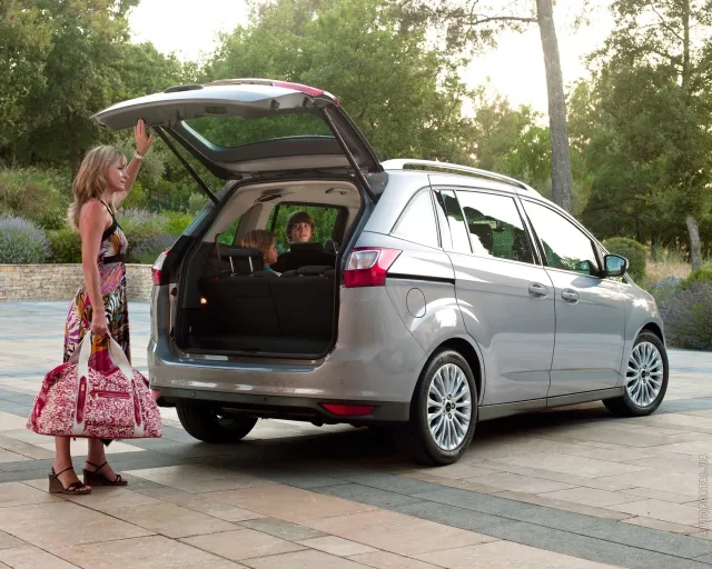 Ford Grand C-MAX 1.6 MT Trend — 4