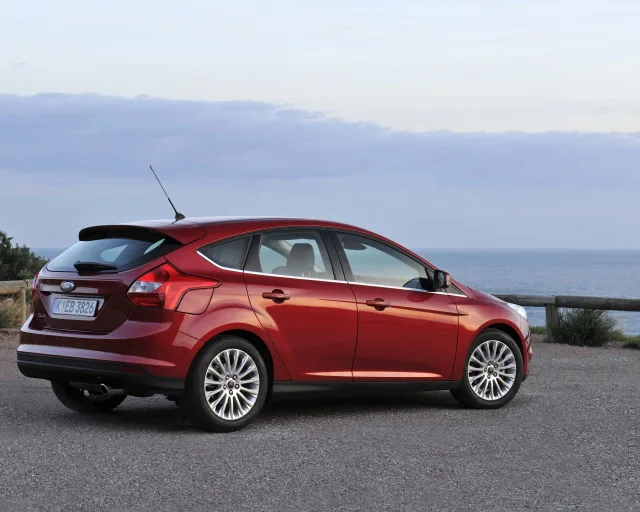 Ford Focus 1.0 Ecoboost MT Trend Plus — 19