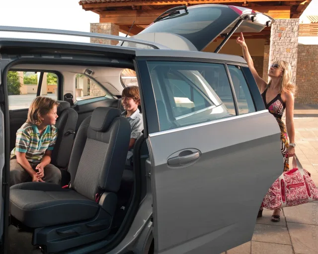 Ford Grand C-MAX 1.6 MT Trend — 5