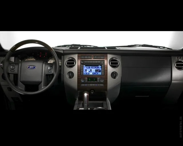 Ford Expedition позашляховик — 13