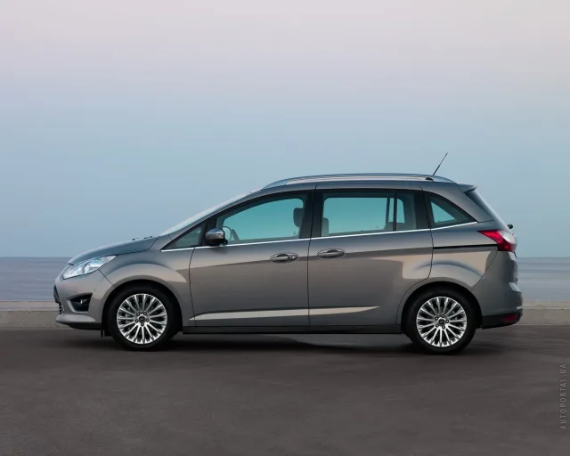 Ford Grand C-MAX 1.6 MT Trend — 11