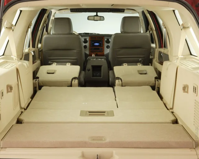 Ford Expedition позашляховик — 15
