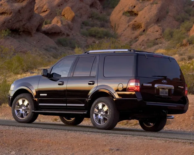 Ford Expedition позашляховик — 22