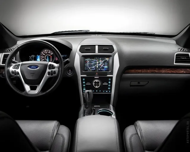 Ford Explorer 3.5 AT — 7