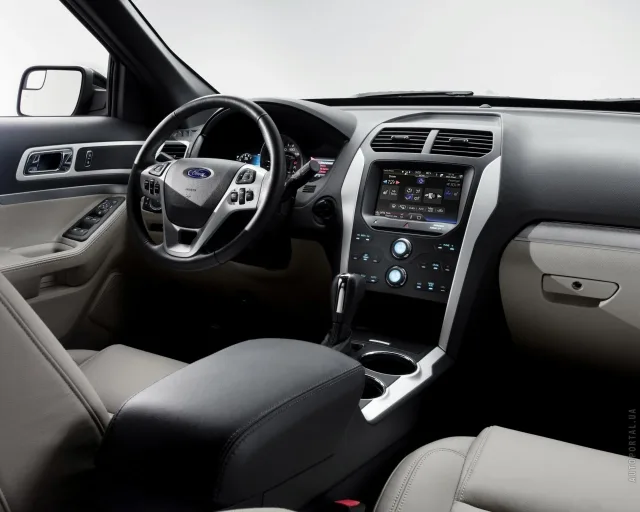 Ford Explorer 3.5 AT — 15