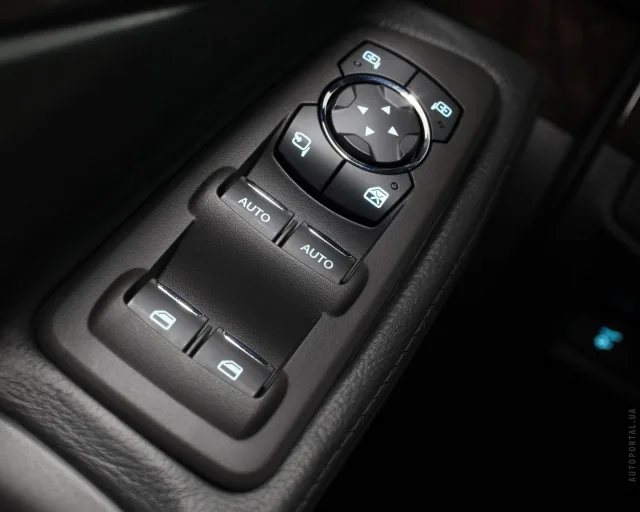 Ford Explorer 3.5 AT — 23