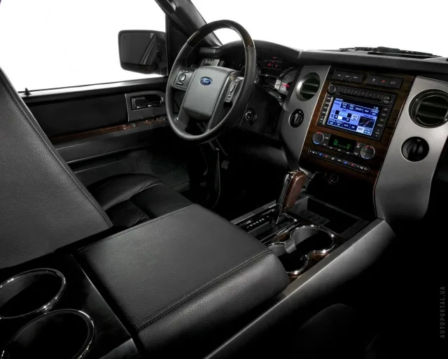 Ford Expedition позашляховик — 12