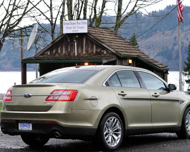 Ford Taurus седан — 19