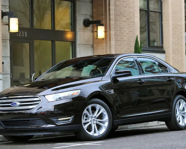 Ford Taurus седан — 5