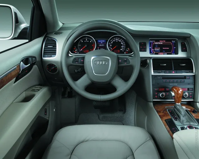 Audi Q7 2006 кросовер — 25