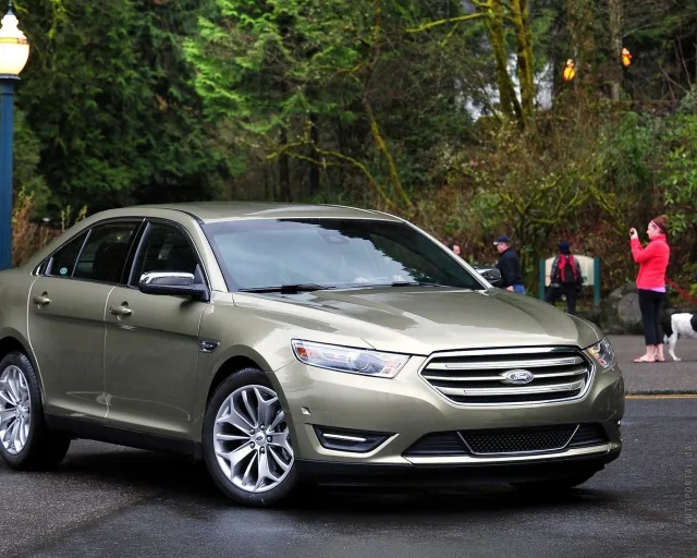 Ford Taurus седан — 21