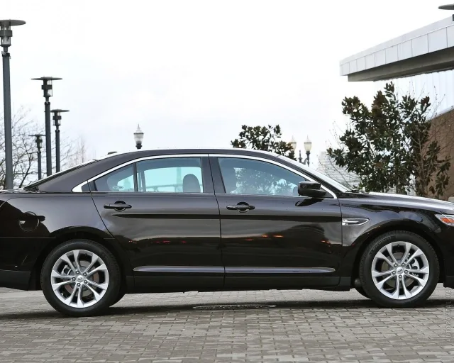 Ford Taurus седан — 20