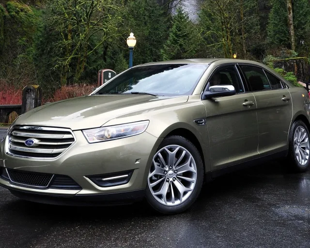 Ford Taurus седан — 10