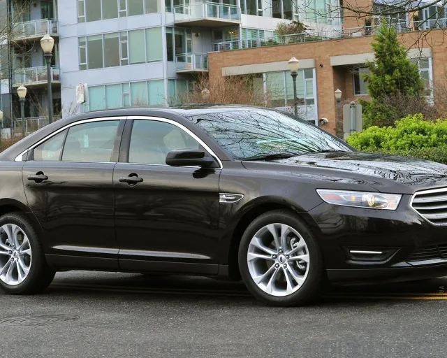 Ford Taurus седан — 18
