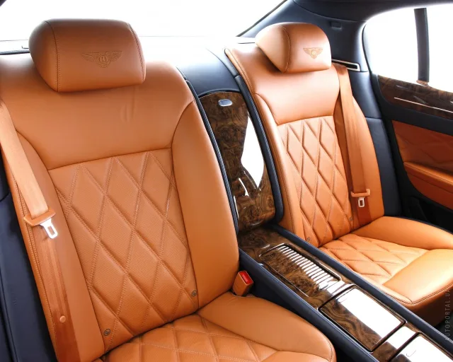 Bentley Continental Flying Spur 2005 (Бентли Континенталь Флаинг Спур) cедан — 4