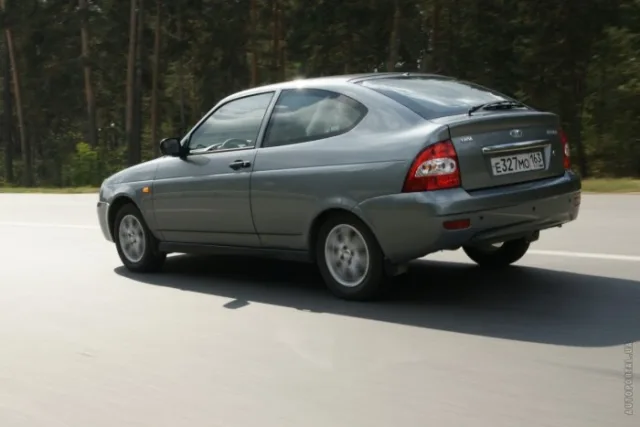 Lada Priora Coupe 3-дверний хетчбек — 4