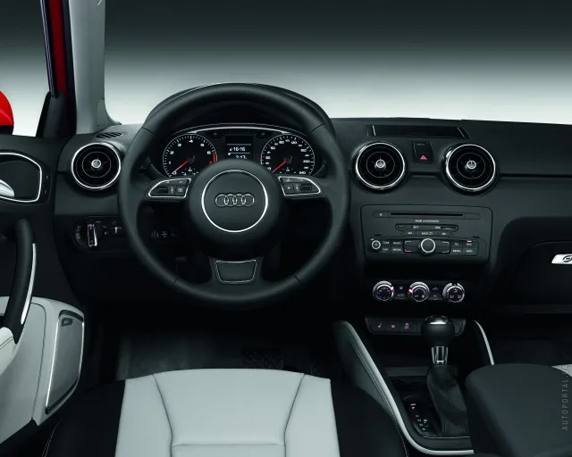 Audi A1 2011 (Ауди А1) хэтчбек — 7