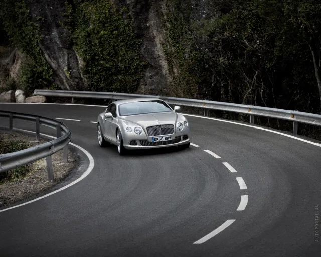 Bentley Continental GT 2011 (Бентли Континенталь ГТ) купе — 21