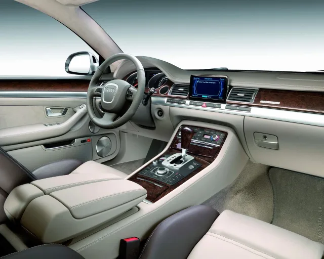 Audi A8 4,2 quattro — 2
