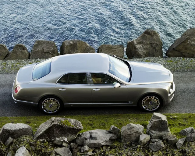 Bentley Mulsanne 2009 седан — 16