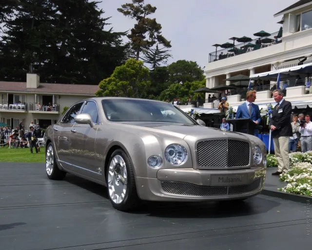 Bentley Mulsanne 2009 седан — 8