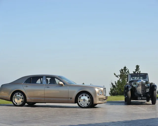 Bentley Mulsanne 2009 седан — 15