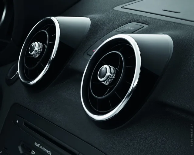 Audi A1 2011 (Ауди А1) хэтчбек — 22
