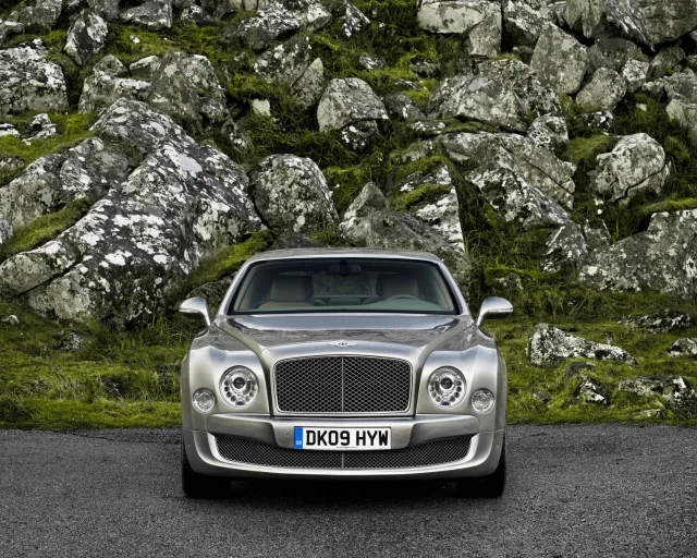 Bentley Mulsanne 2009 седан — 21