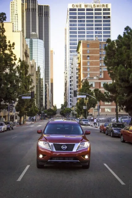 Nissan Pathfinder позашляховик — 15