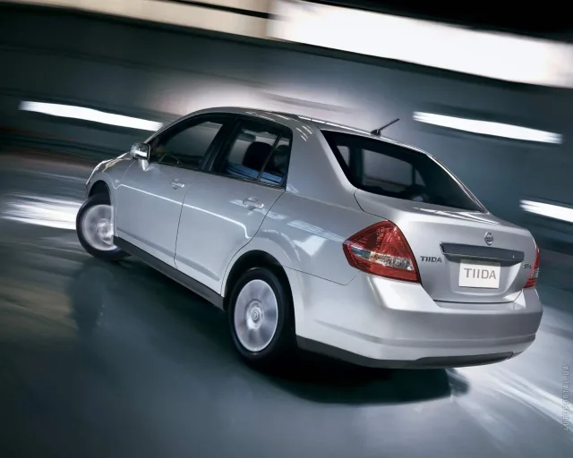 Nissan Tiida Sedan седан — 4