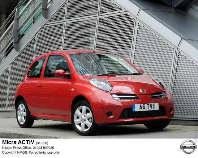 Nissan Micra 2002 хетчбек 3 двері — 7