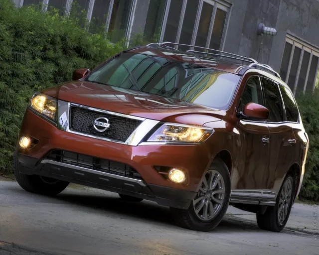 Nissan Pathfinder позашляховик — 17