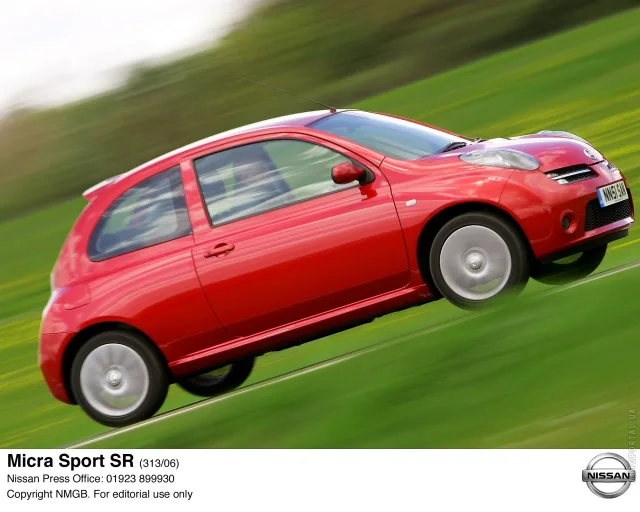 Nissan Micra 2002 хетчбек 3 двері — 5