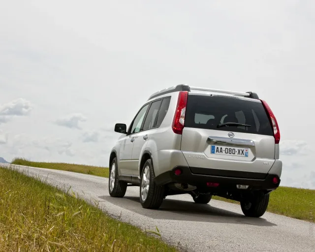 Nissan X-Trail 2.5 AT LE-DE — 11