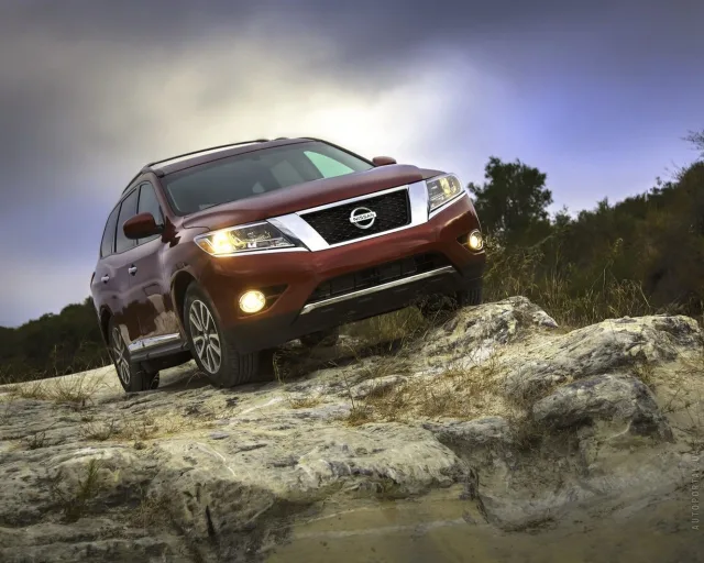 Nissan Pathfinder позашляховик — 14