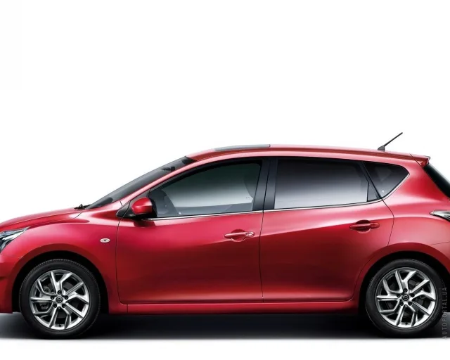 Nissan Tiida (Ниссан Тиида) 5-ти дверный хэтчбек — 8