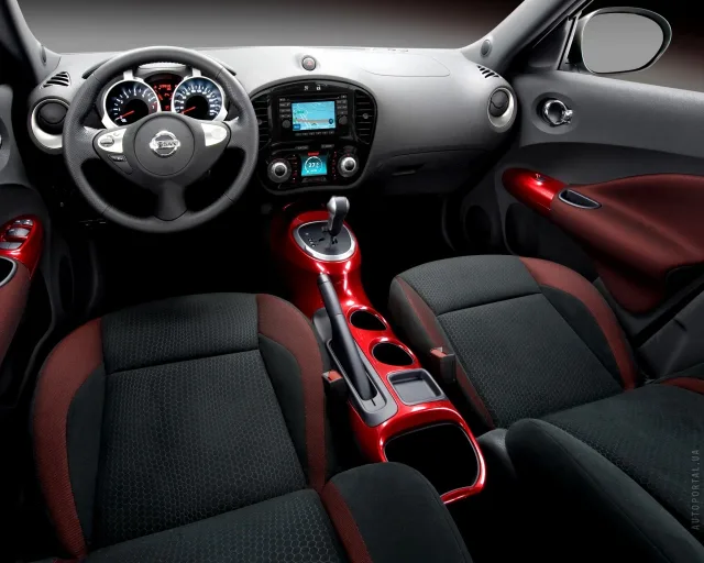 Nissan Juke 1.6 MT Base — 10