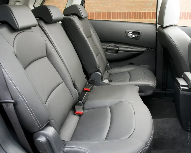 Nissan Qashqai+2 2.0 MT Tekna Pack+ — 8
