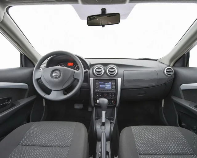 Nissan Almera 2012 sedan — 2