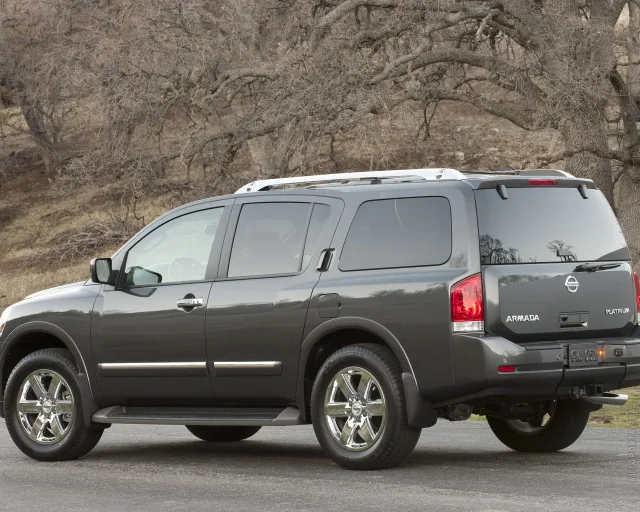 Nissan Armada позашляховик — 13