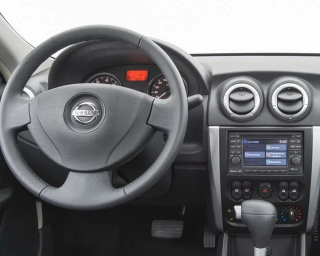 Nissan Almera 2012 sedan — 10
