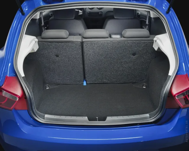 SEAT Ibiza SC 1.4 MT Reference — 4