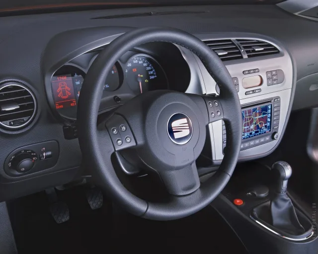 SEAT Leon 2005 hatchback — 9