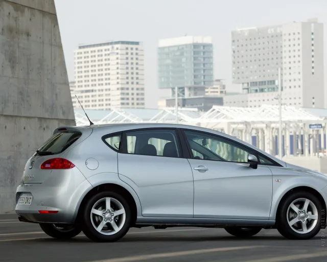 SEAT Leon 2005 hatchback — 25